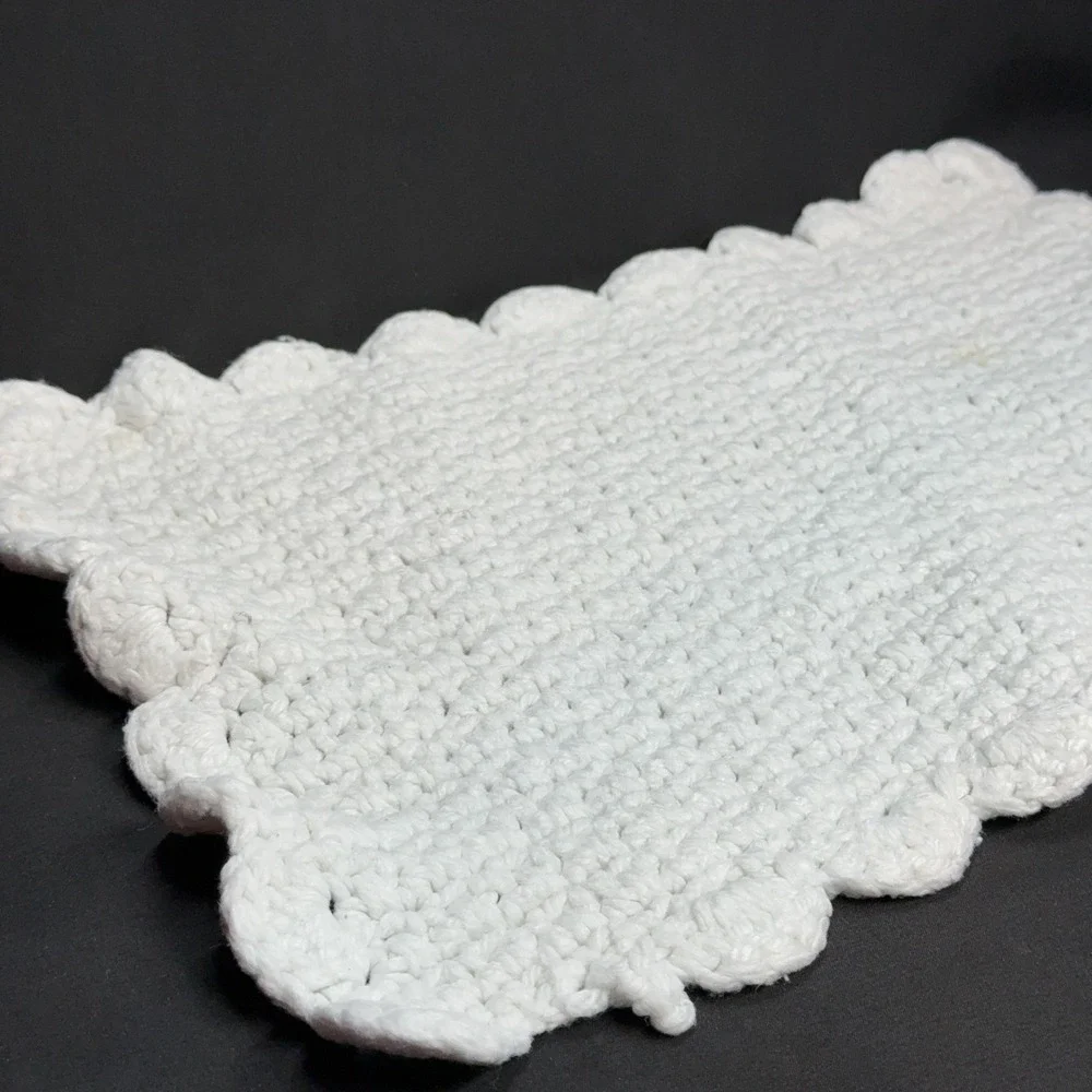 Vintage Handmade Crochet‎ Placemat Rectangular Scalloped Cotton White Table